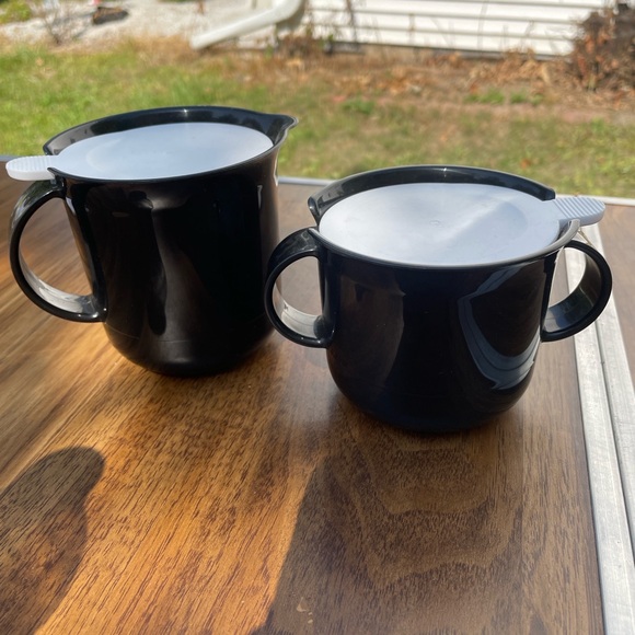 Vintage Tupperware Black/White Sugar & Creamer Set with Lids - Picture 1 of 6